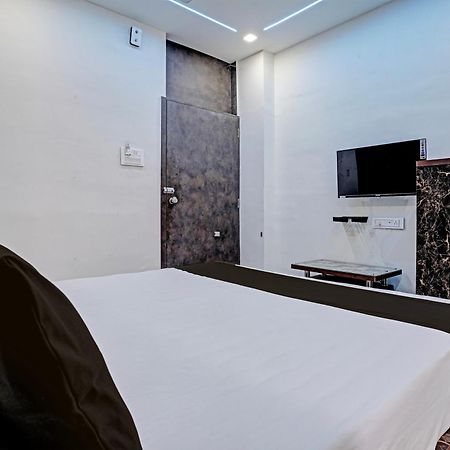 Hotel O White Palace Hotel Radźkot Zewnętrze zdjęcie