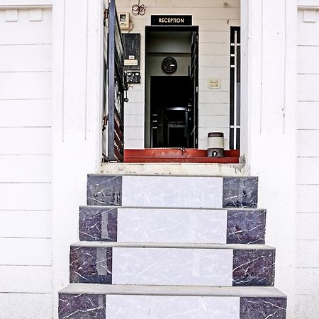 Hotel O White Palace Hotel Radźkot Zewnętrze zdjęcie